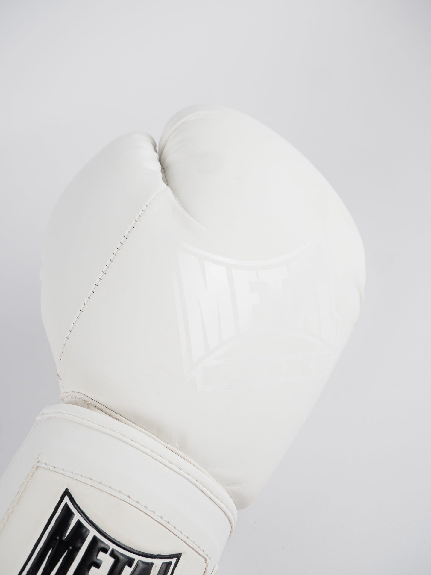 WHITE LIGHT COMPETITION BOXING GLOVES