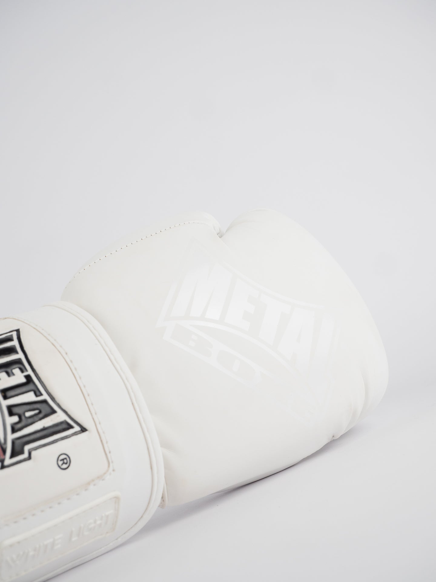WHITE LIGHT COMPETITION BOXING GLOVES