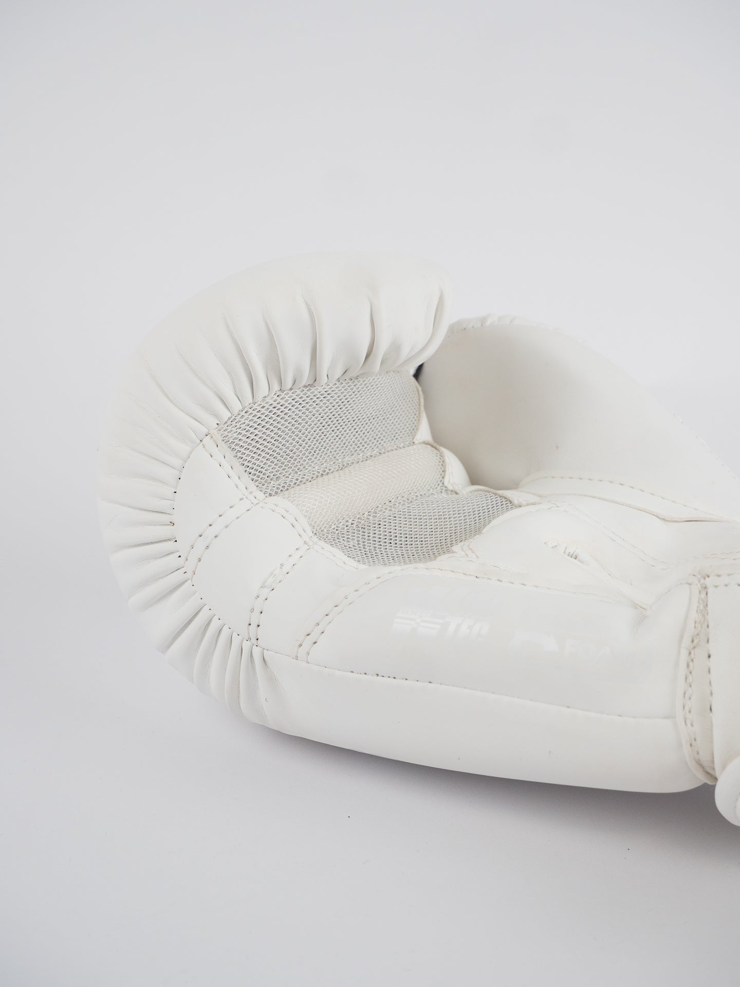 WHITE LIGHT COMPETITION BOXING GLOVES