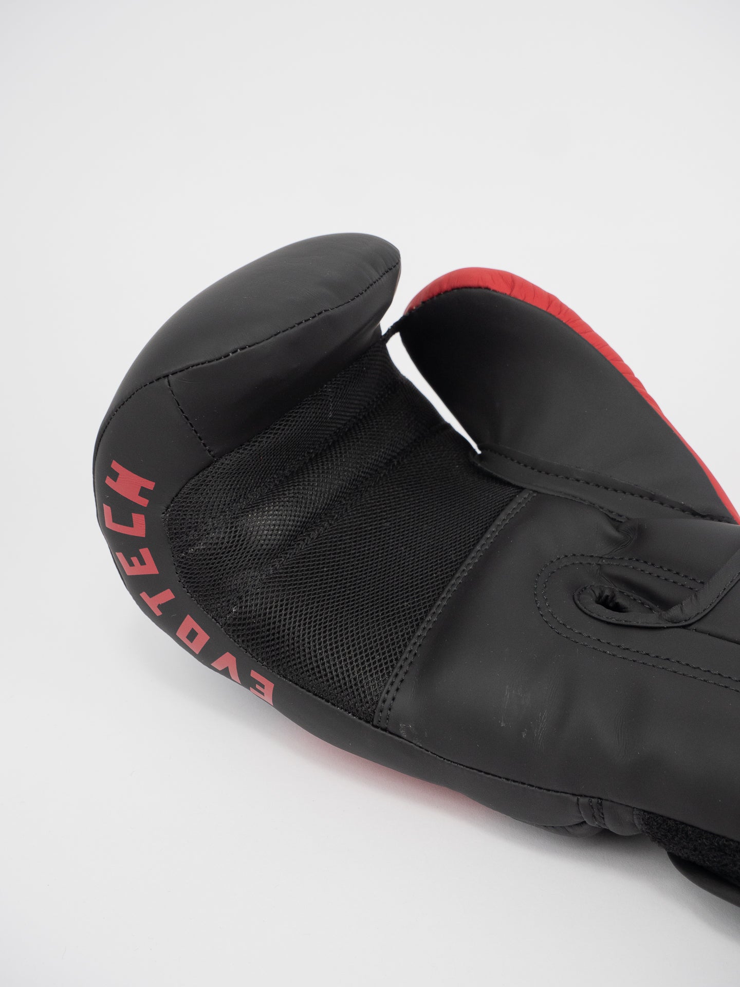 EV1 COMPETITION BOXING GLOVES BLACK RED