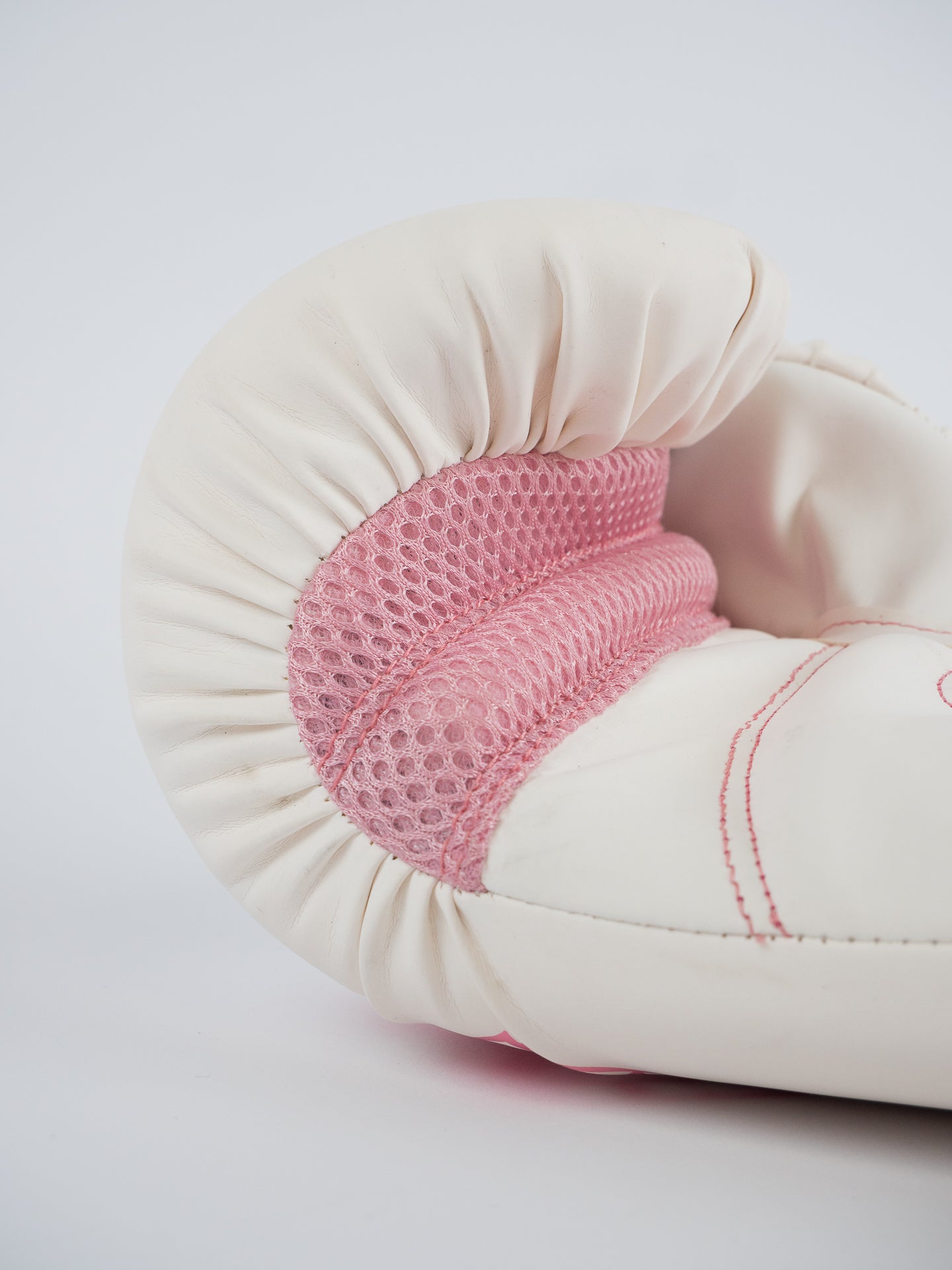 BOXING GLOVES TRAINING WHITE PINK
