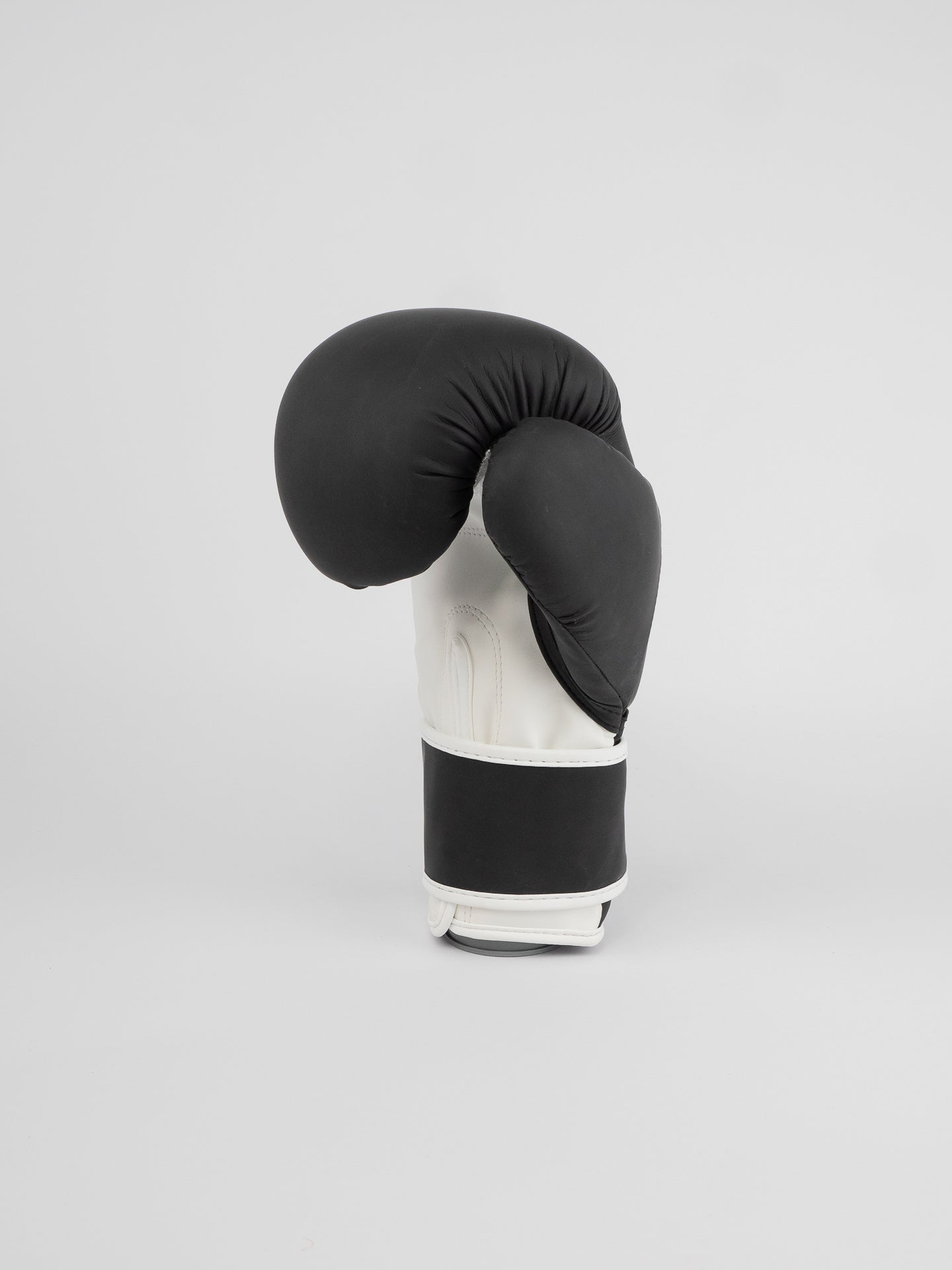 BLACK TRAINING BOXING GLOVES