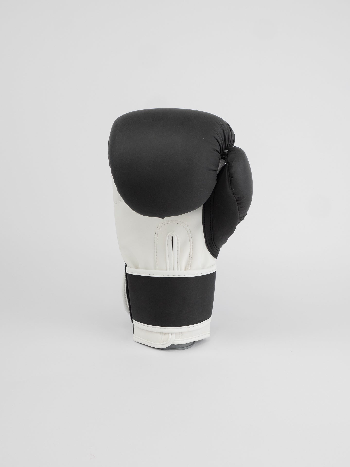 BLACK TRAINING BOXING GLOVES