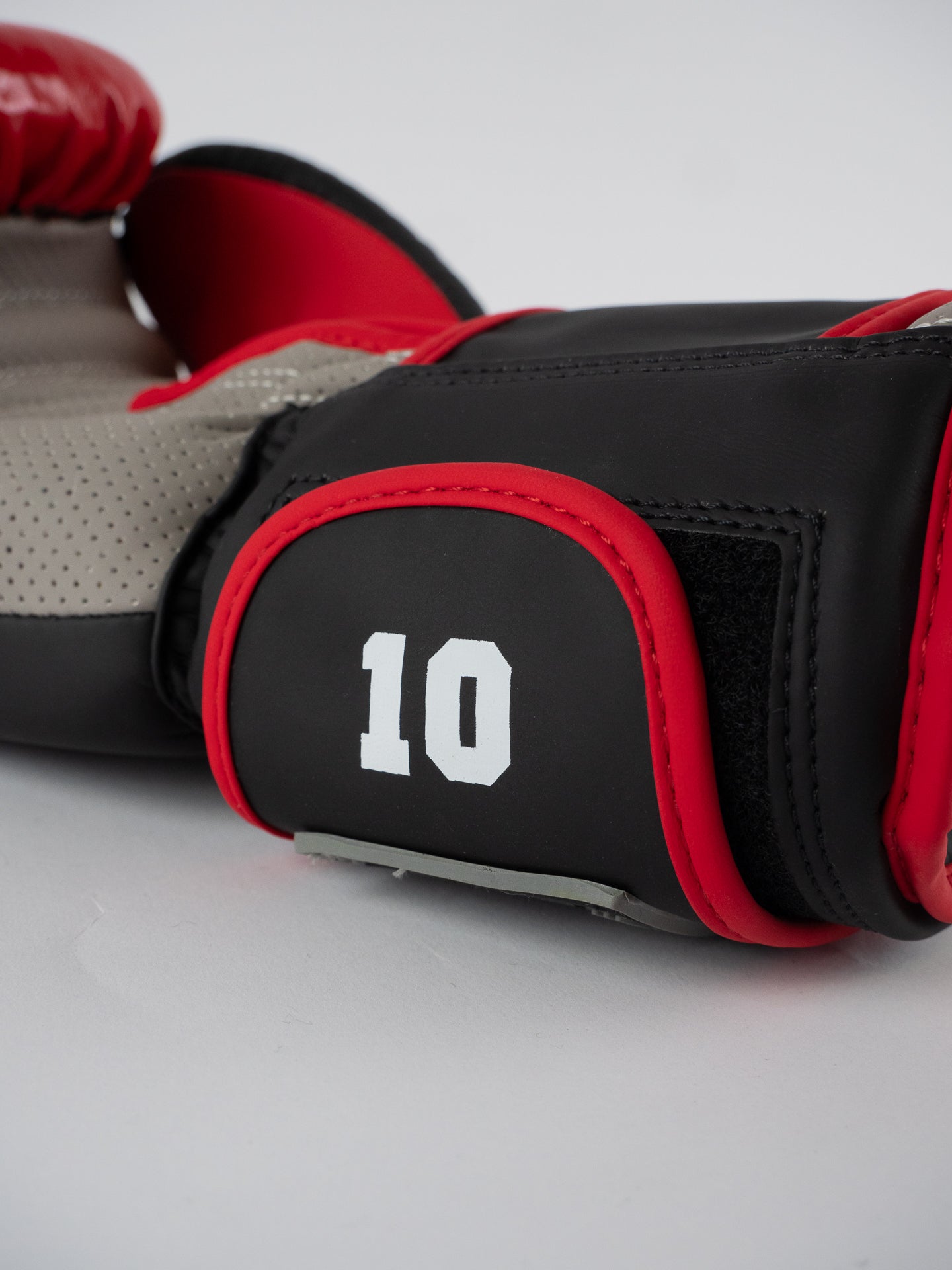PRO LINE COMPETITION BOXING GLOVES BLACK