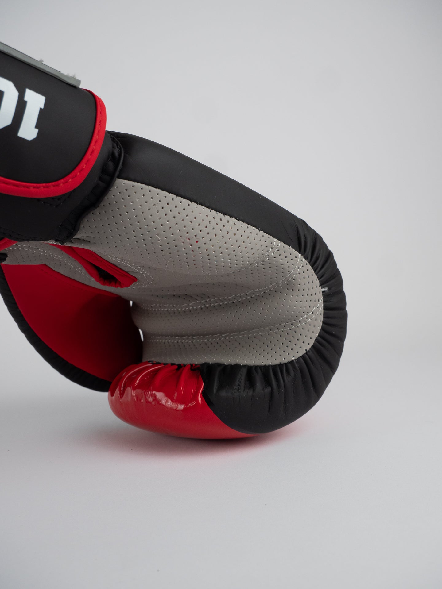 PRO LINE COMPETITION BOXING GLOVES BLACK