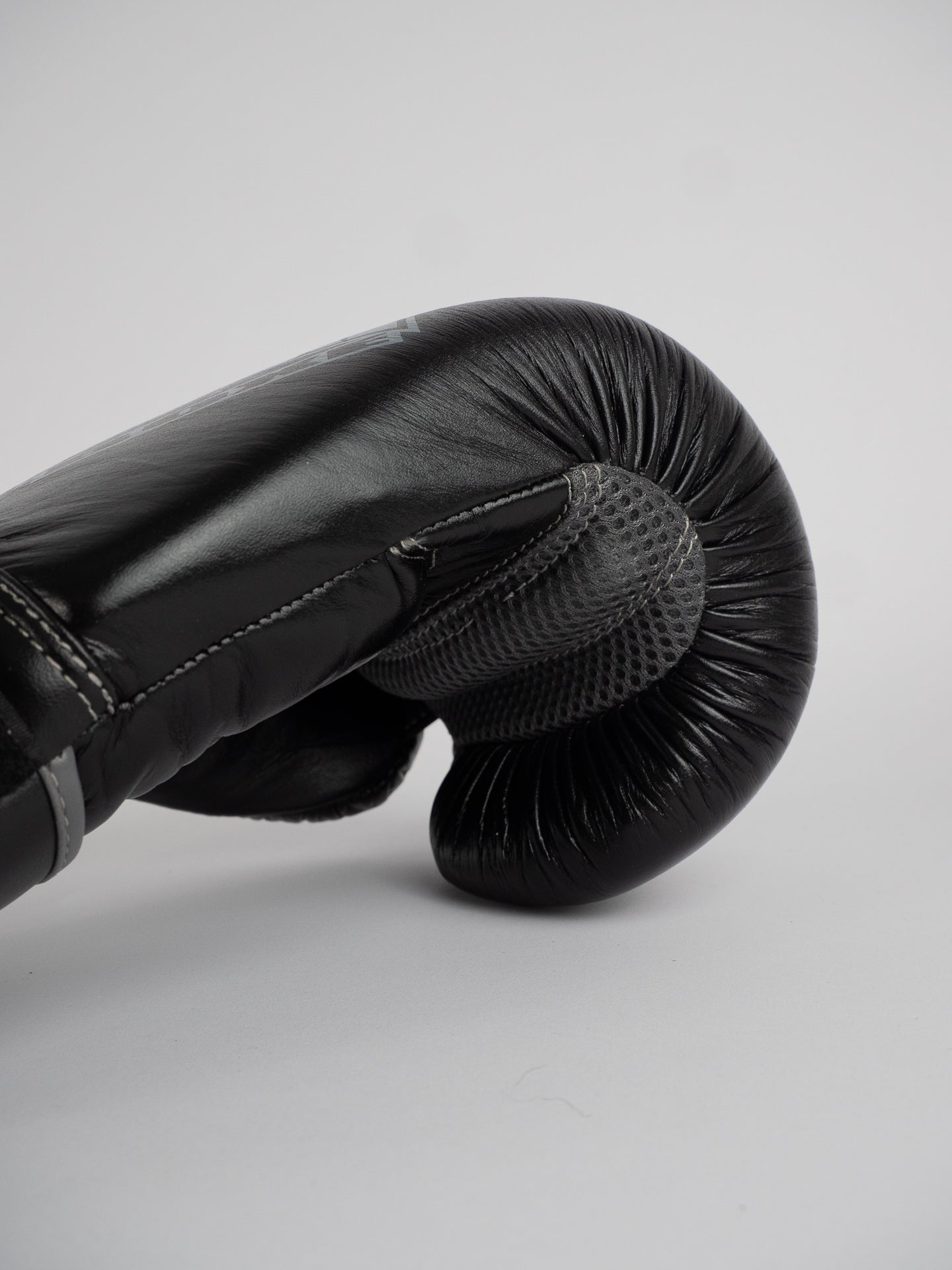 HERACLES LEATHER BOXING GLOVES