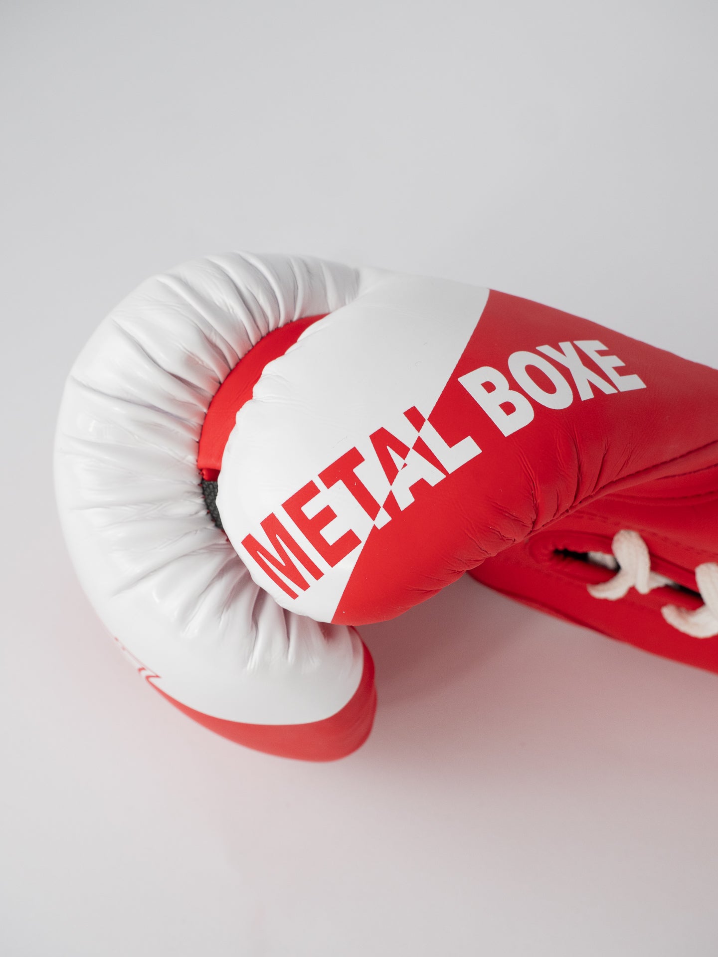 RED LACE-UP COMPETITION BOXING GLOVES
