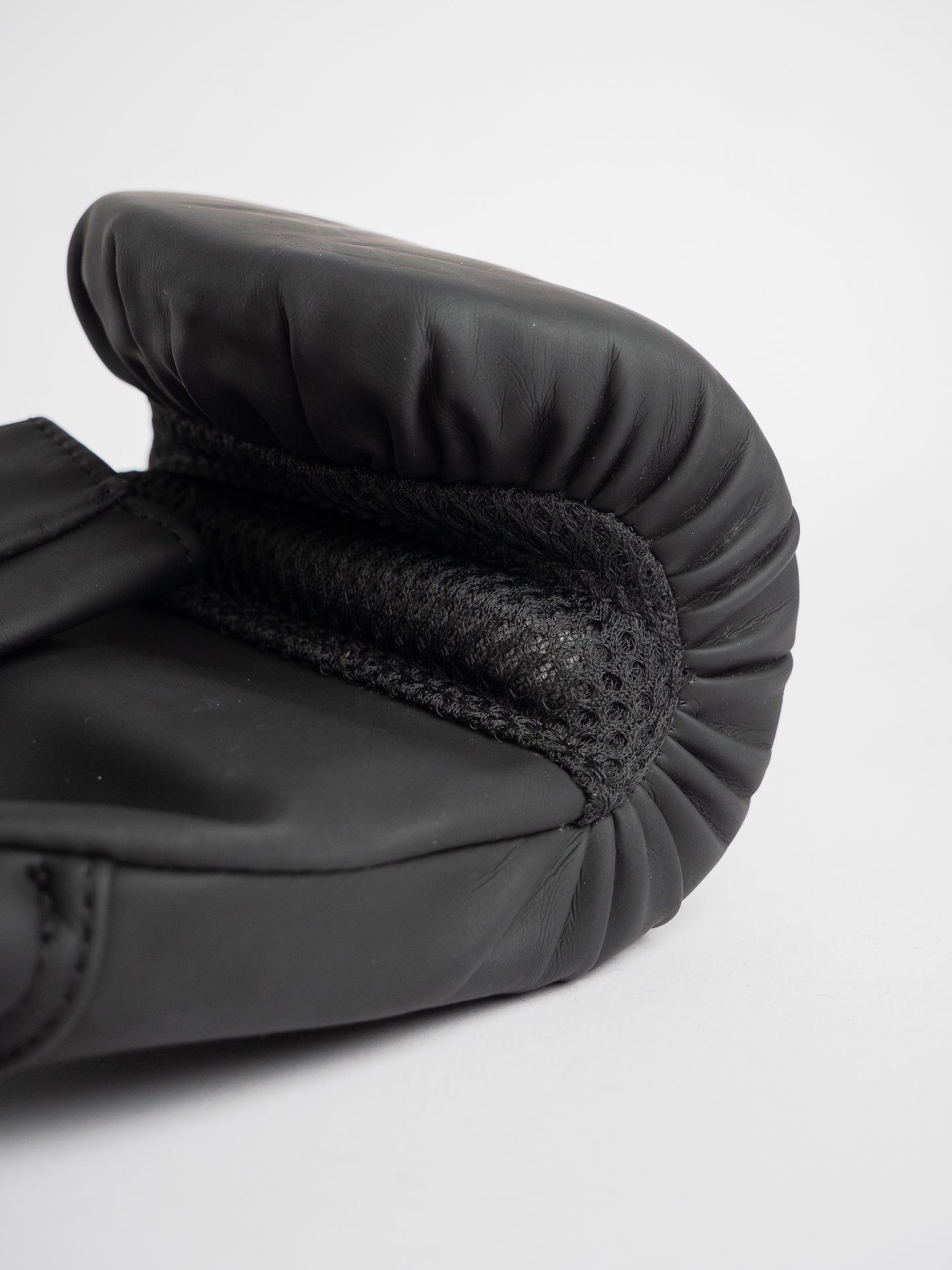 BLACK LIGHT BAG GLOVES