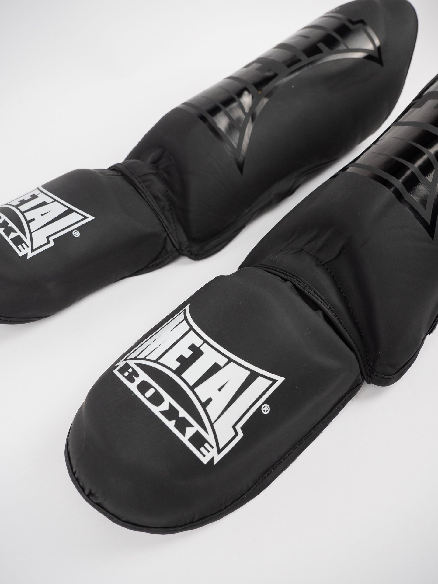 BLACK LIGHT ANATOMICAL SHIN+FOOT PROTECTION