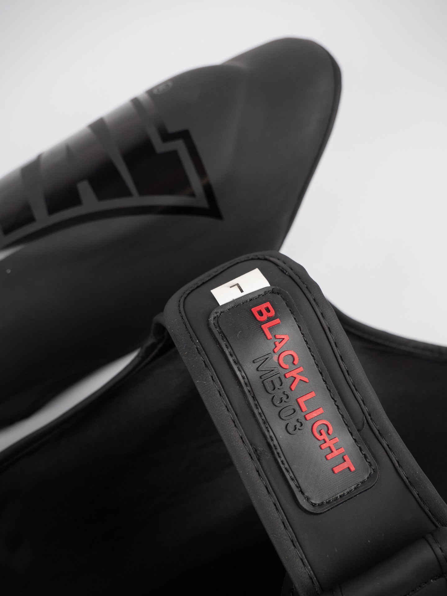 BLACK LIGHT ANATOMICAL SHIN+FOOT PROTECTION