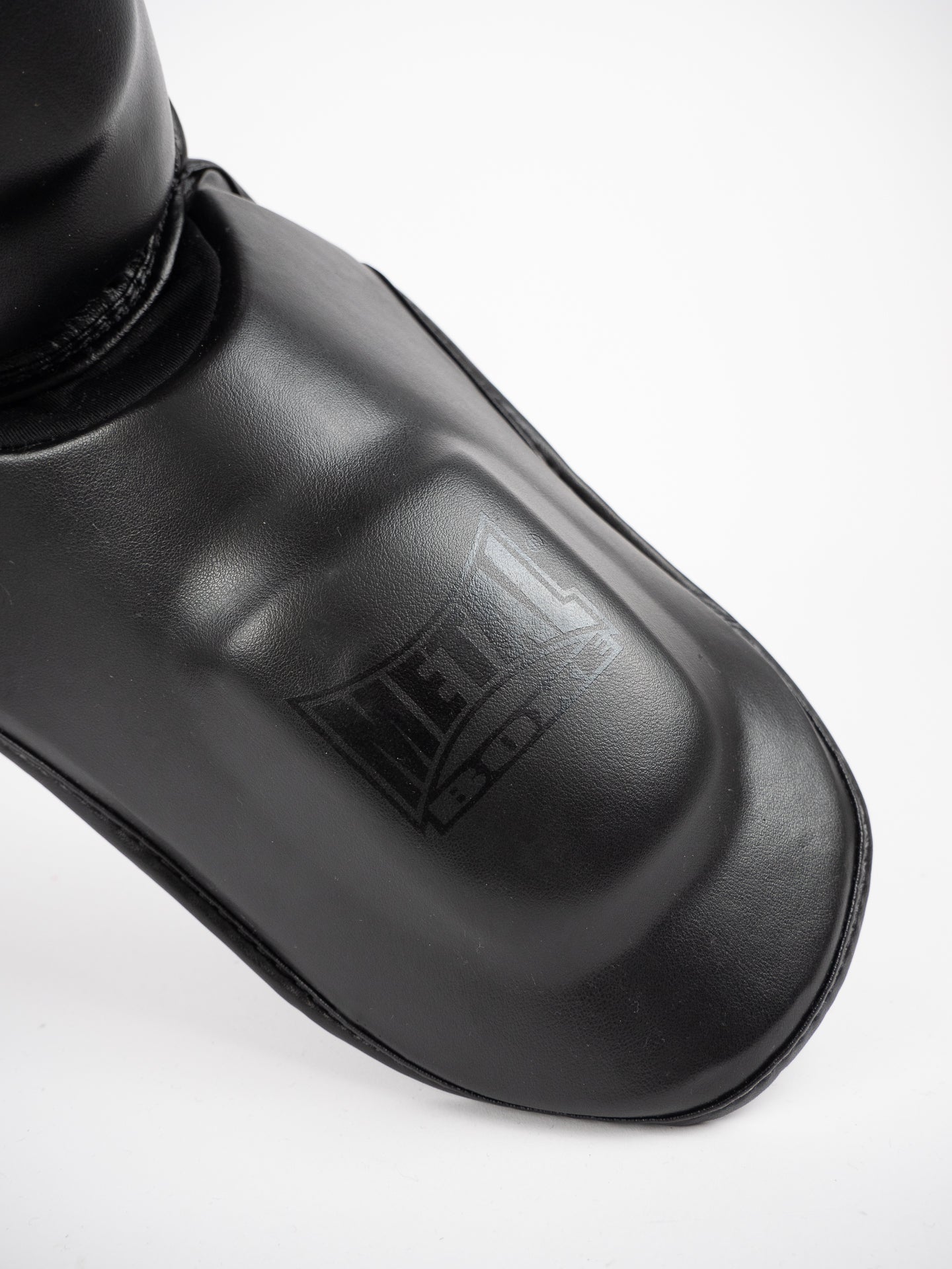 SHIN PROTECTION + FOOT FURIOUS BLACK