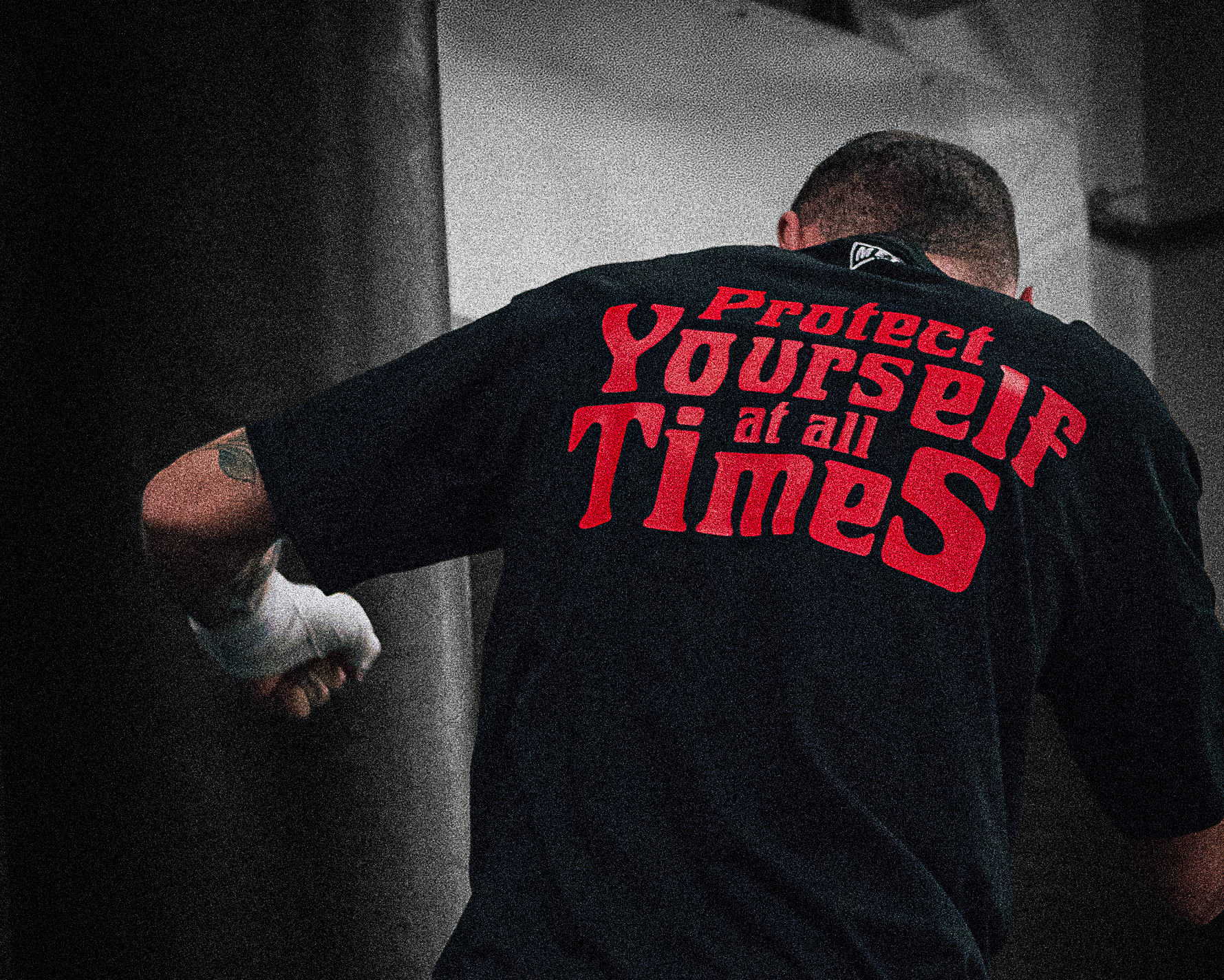 T-SHIRT COTON NOIR PROTECT YOURSELF AT ALL TIMES