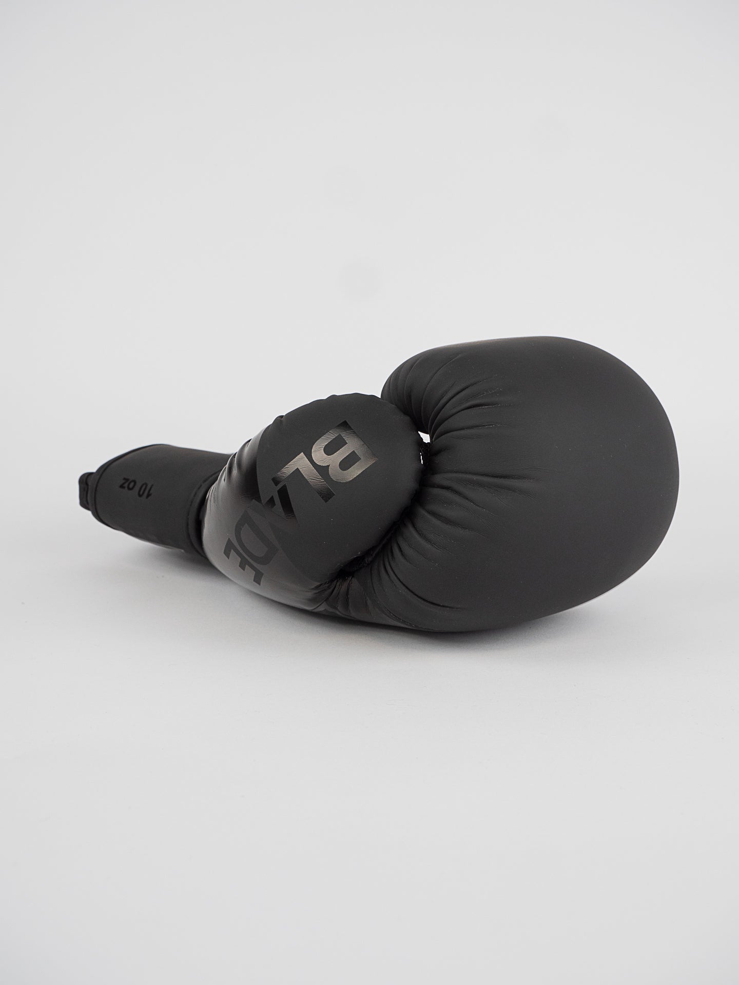 GANTS DE BOXE BLADE BLACK IS BLACK