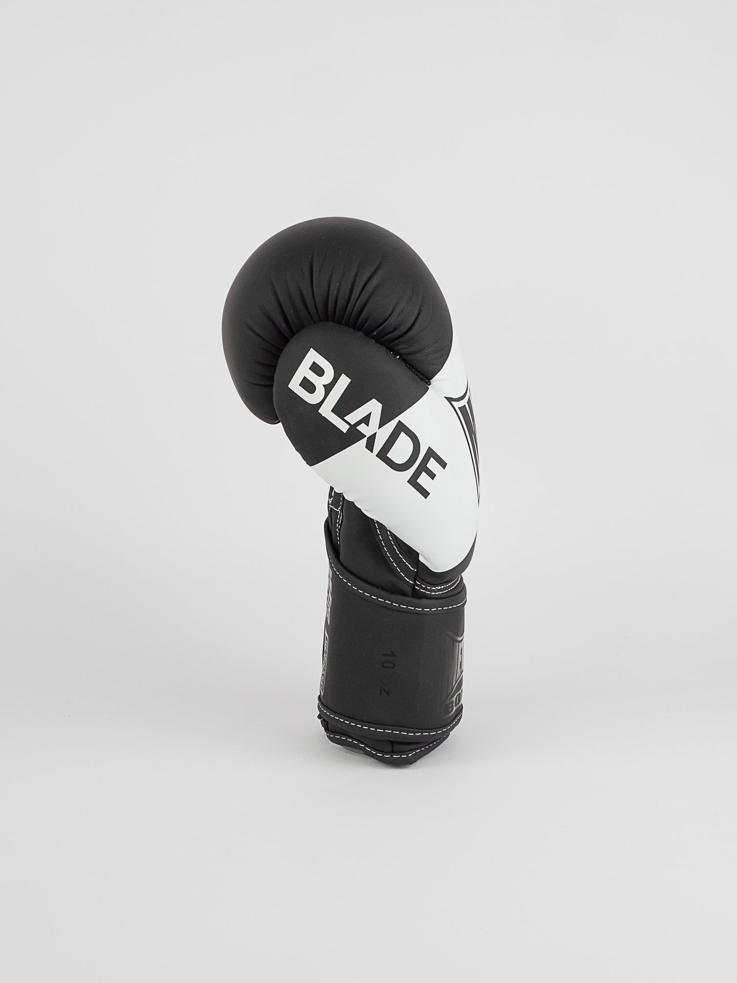 GANTS DE BOXE BLADE BLACK AND WHITE