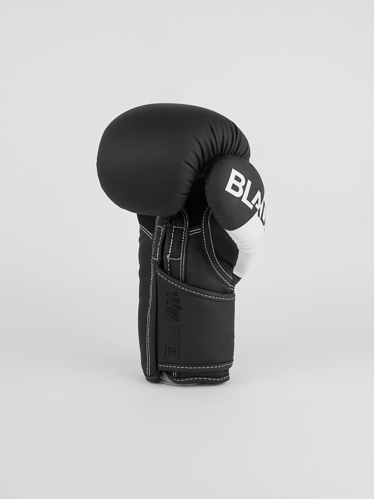 GANTS DE BOXE BLADE BLACK AND WHITE