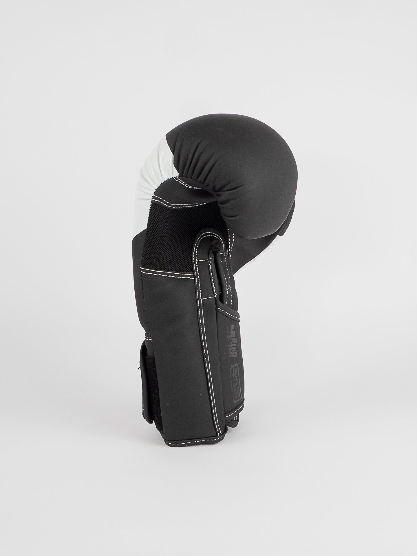 GANTS DE BOXE BLADE BLACK AND WHITE