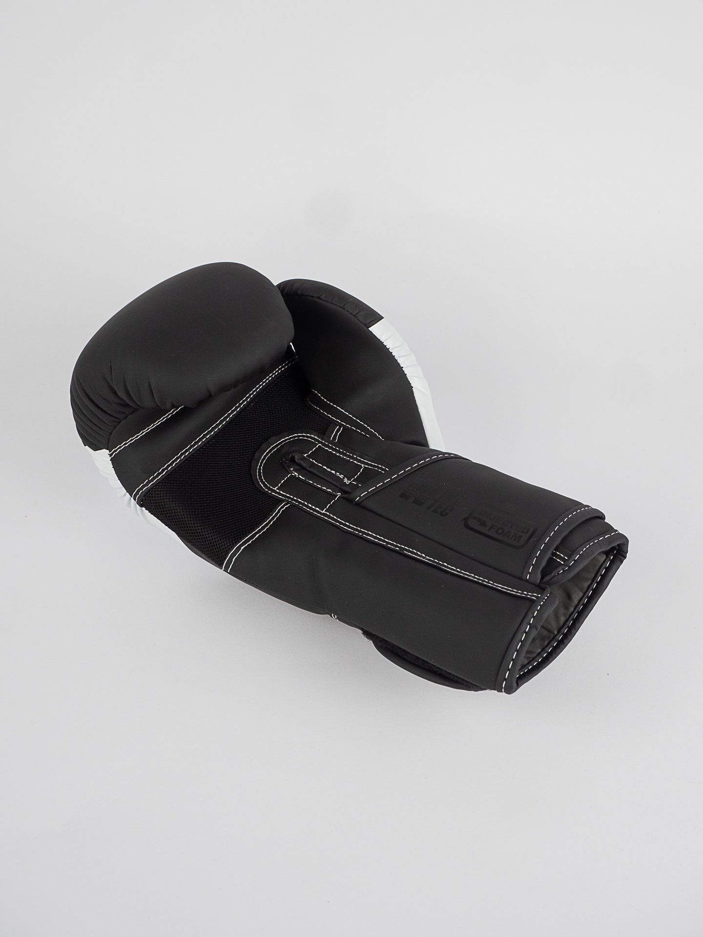 GANTS DE BOXE BLADE BLACK AND WHITE