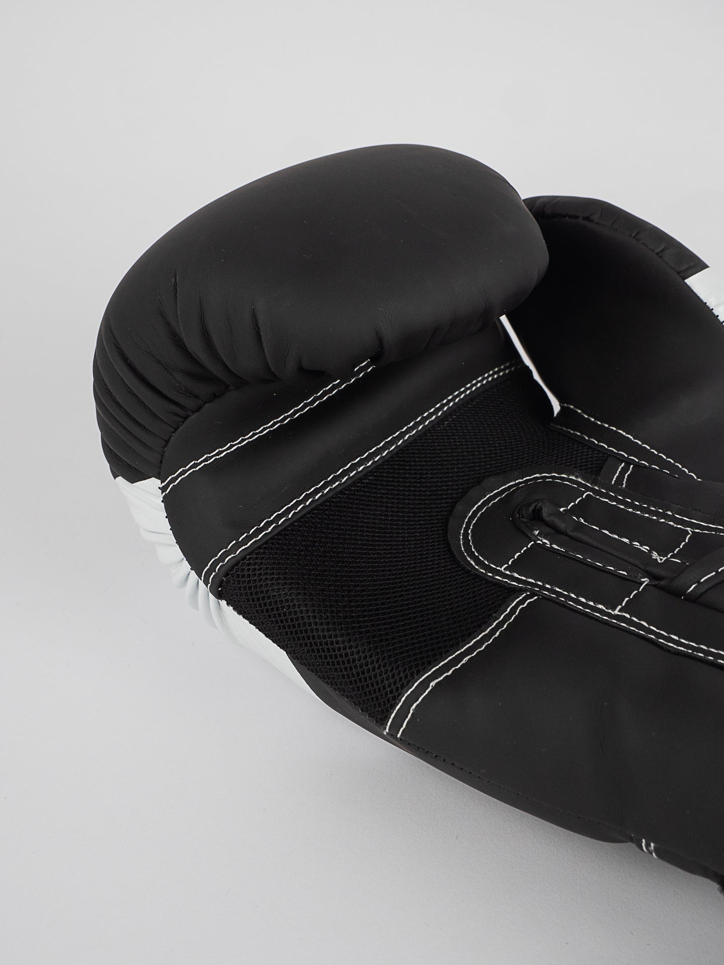 GANTS DE BOXE BLADE BLACK AND WHITE