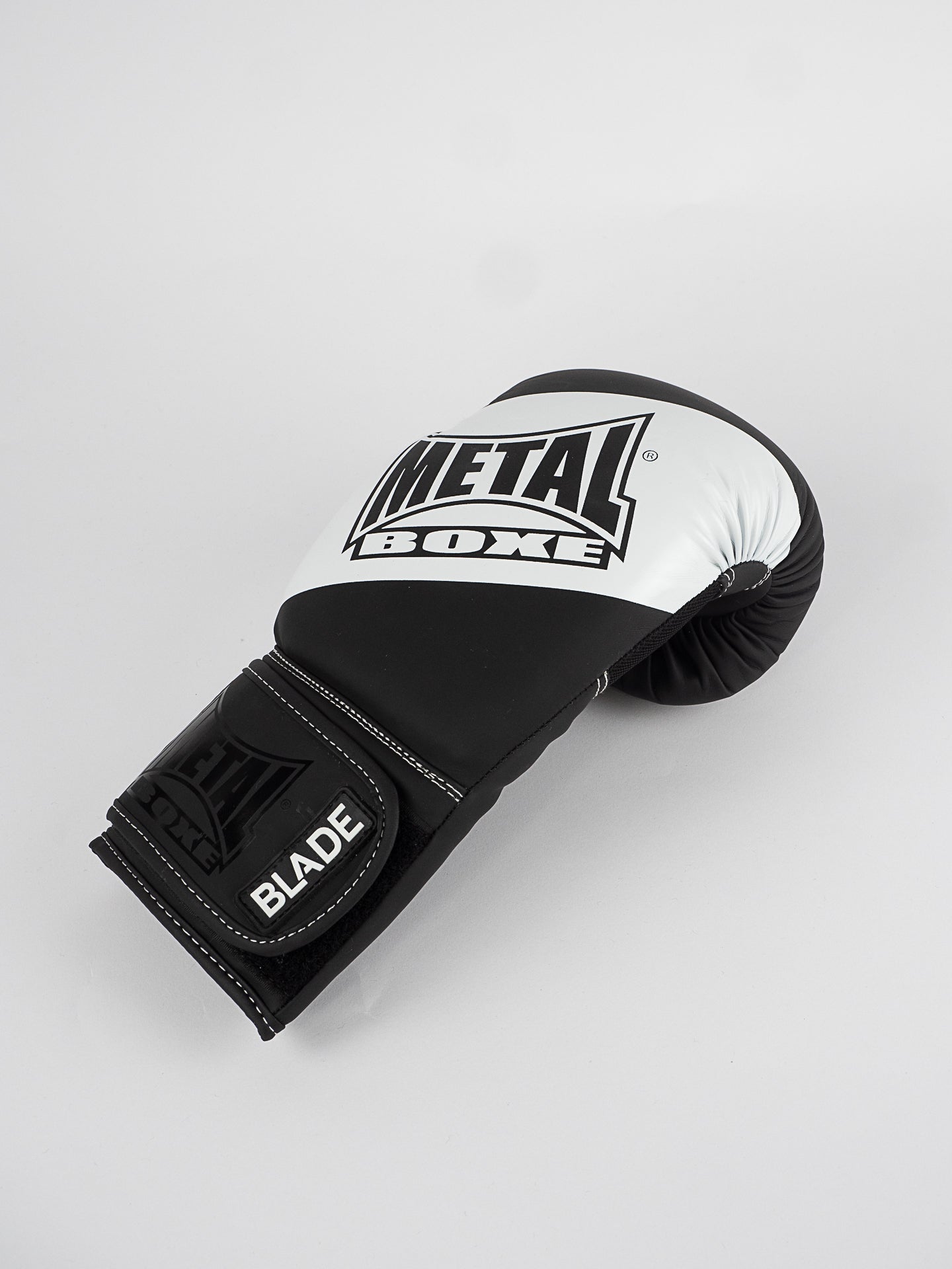 GANTS DE BOXE BLADE BLACK AND WHITE