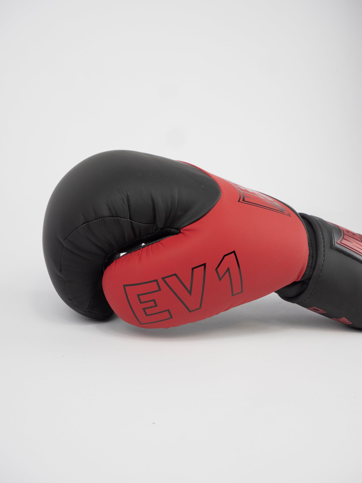 GANTS DE BOXE COMPÉTITION EV1 NOIR ROUGE