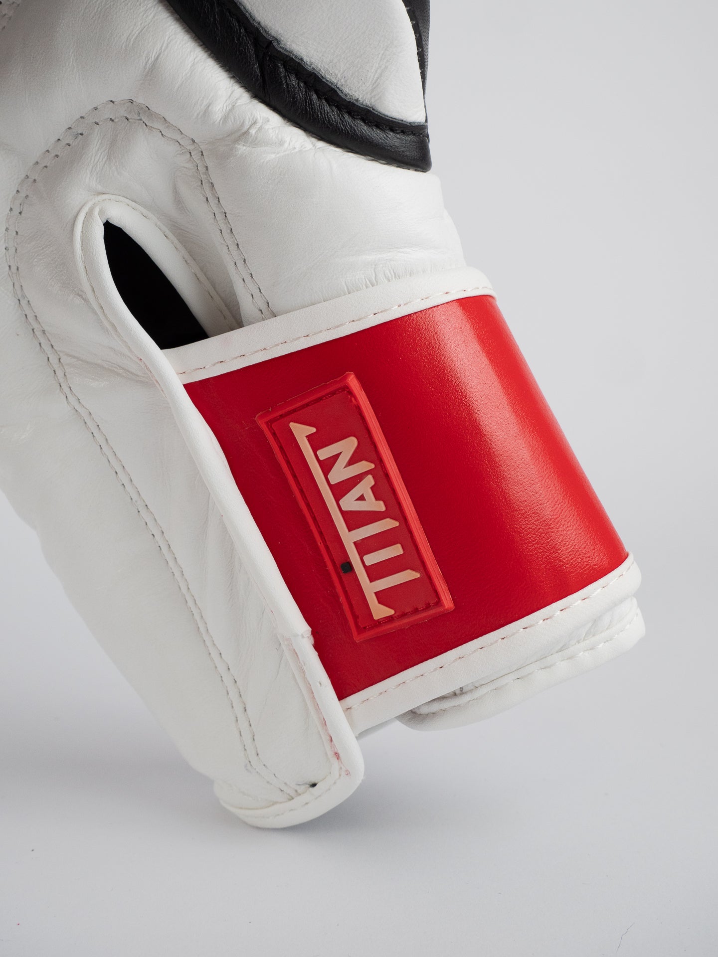 GANTS DE BOXE TITAN NOIR BLANC ROUGE