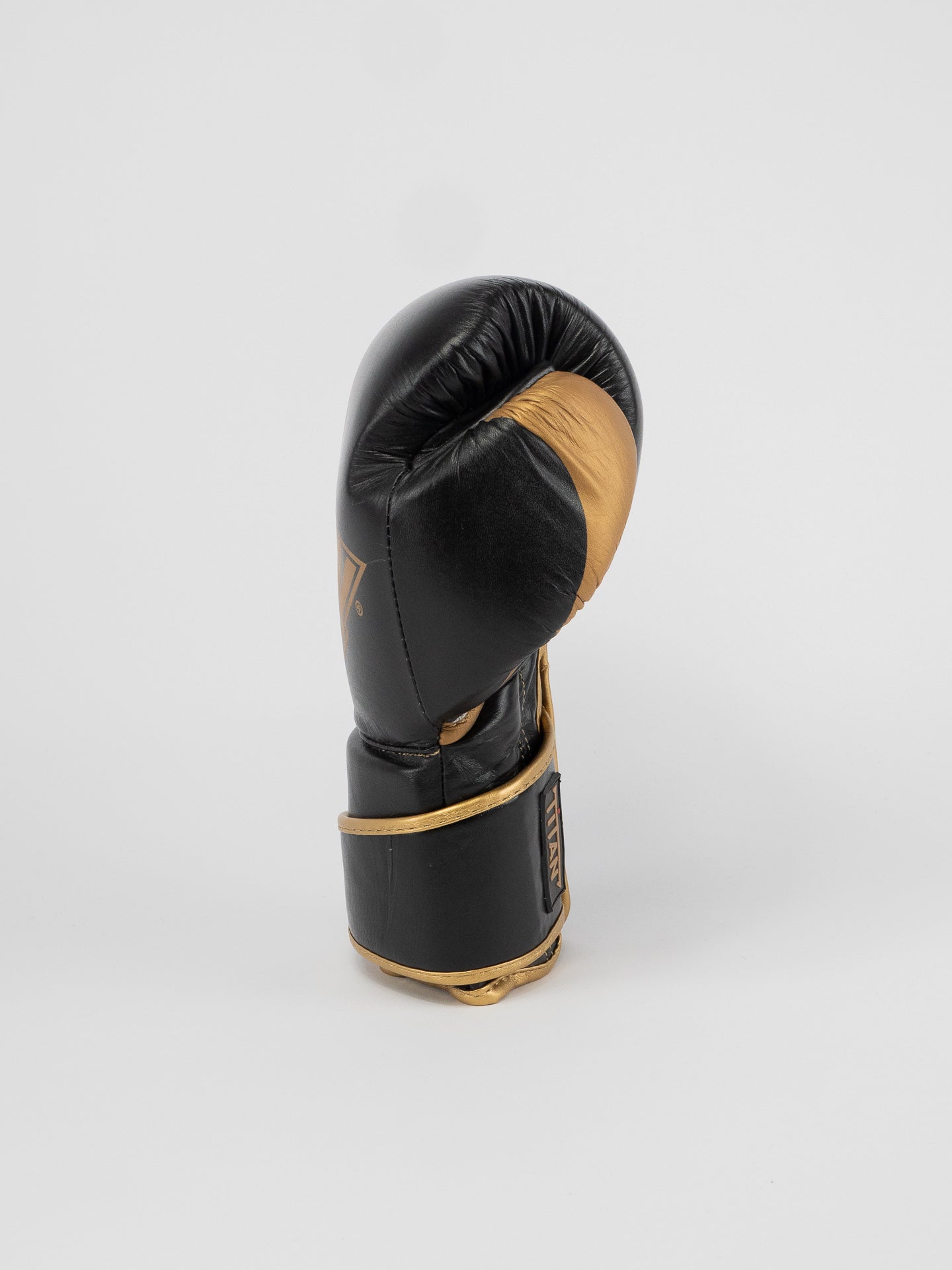 GANTS DE BOXE TITAN NOIR OR