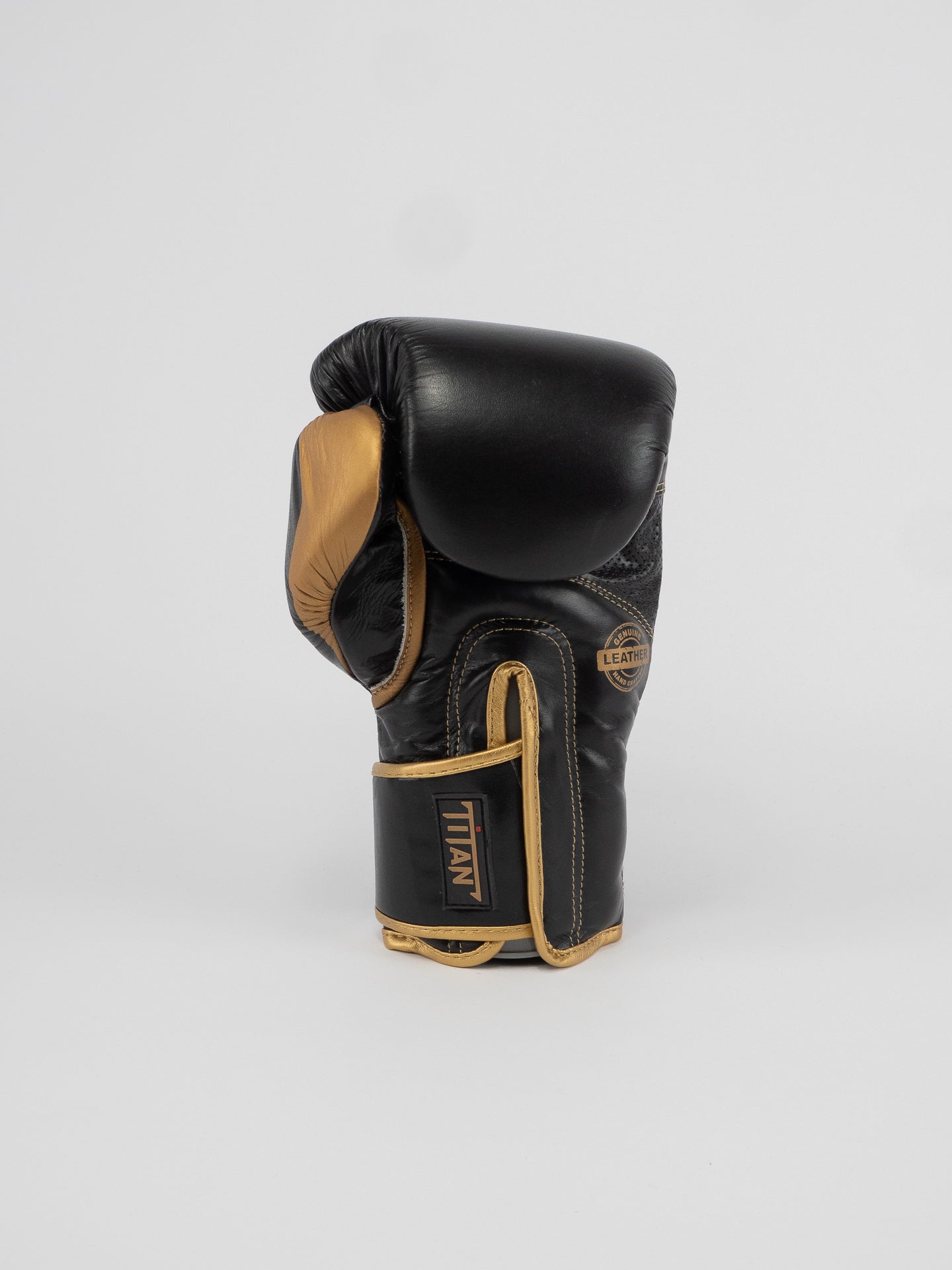 GANTS DE BOXE TITAN NOIR OR