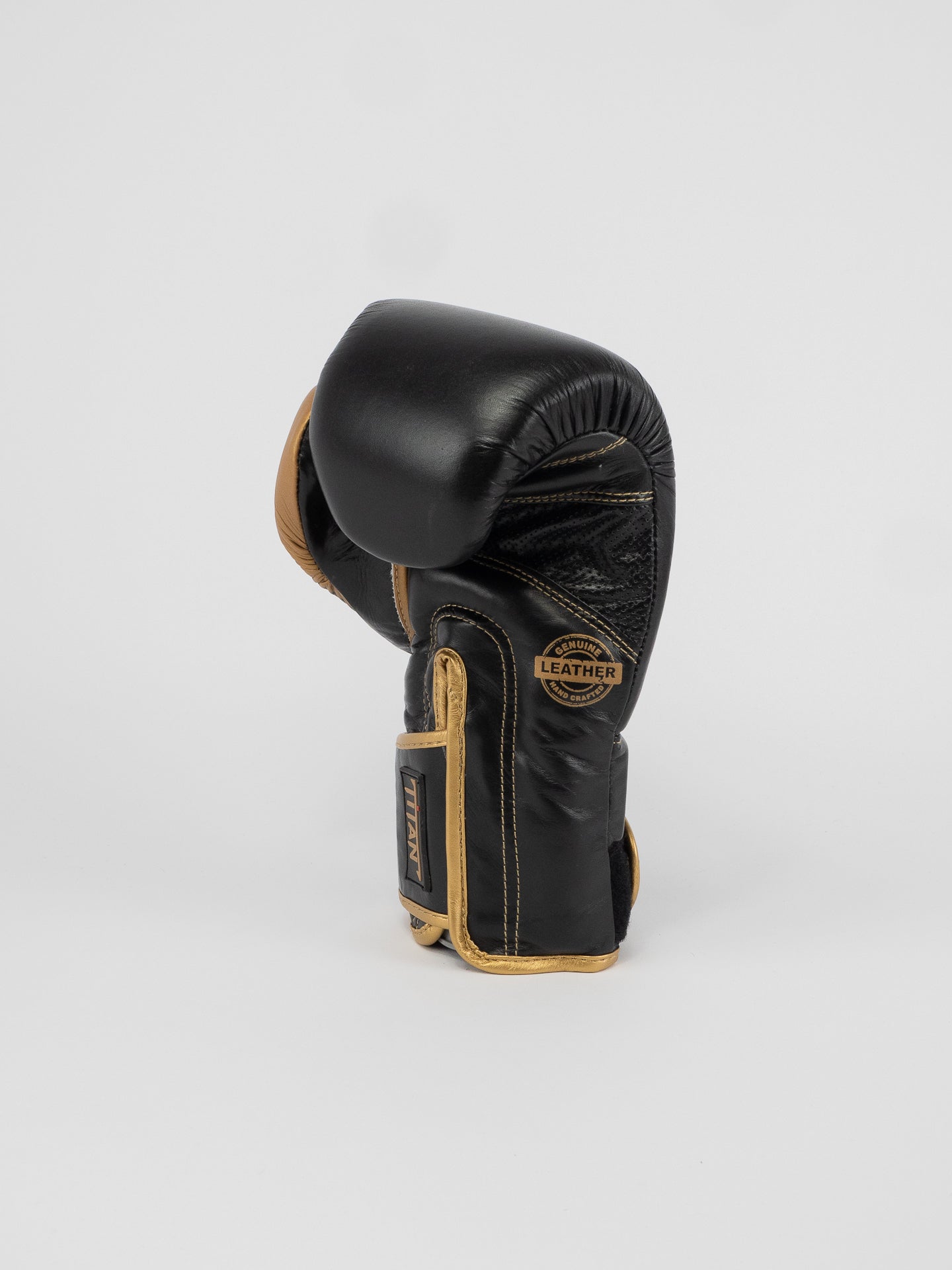 GANTS DE BOXE TITAN NOIR OR