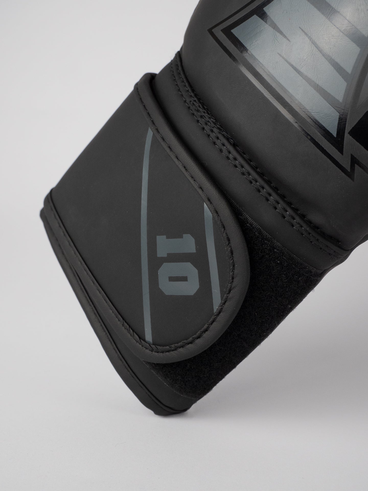 GANTS DE BOXE STARTER NOIR GRIS