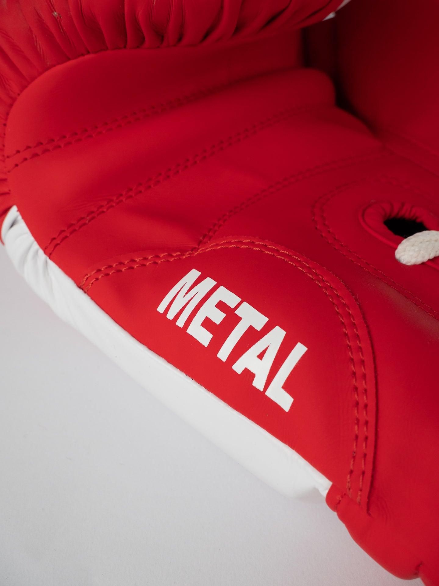 GANTS DE BOXE COMPÉTITION À LACETS ROUGE