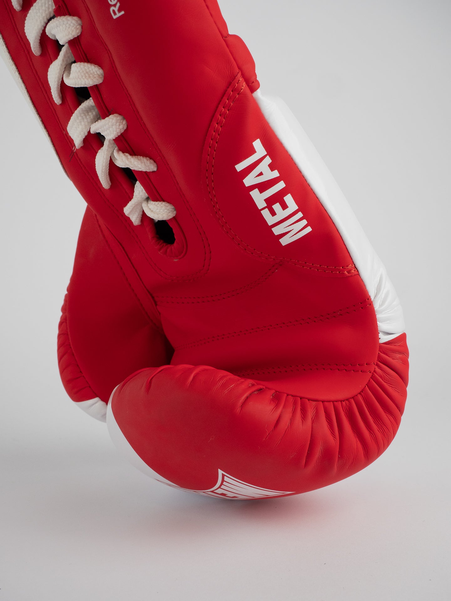 GANTS DE BOXE COMPÉTITION À LACETS ROUGE